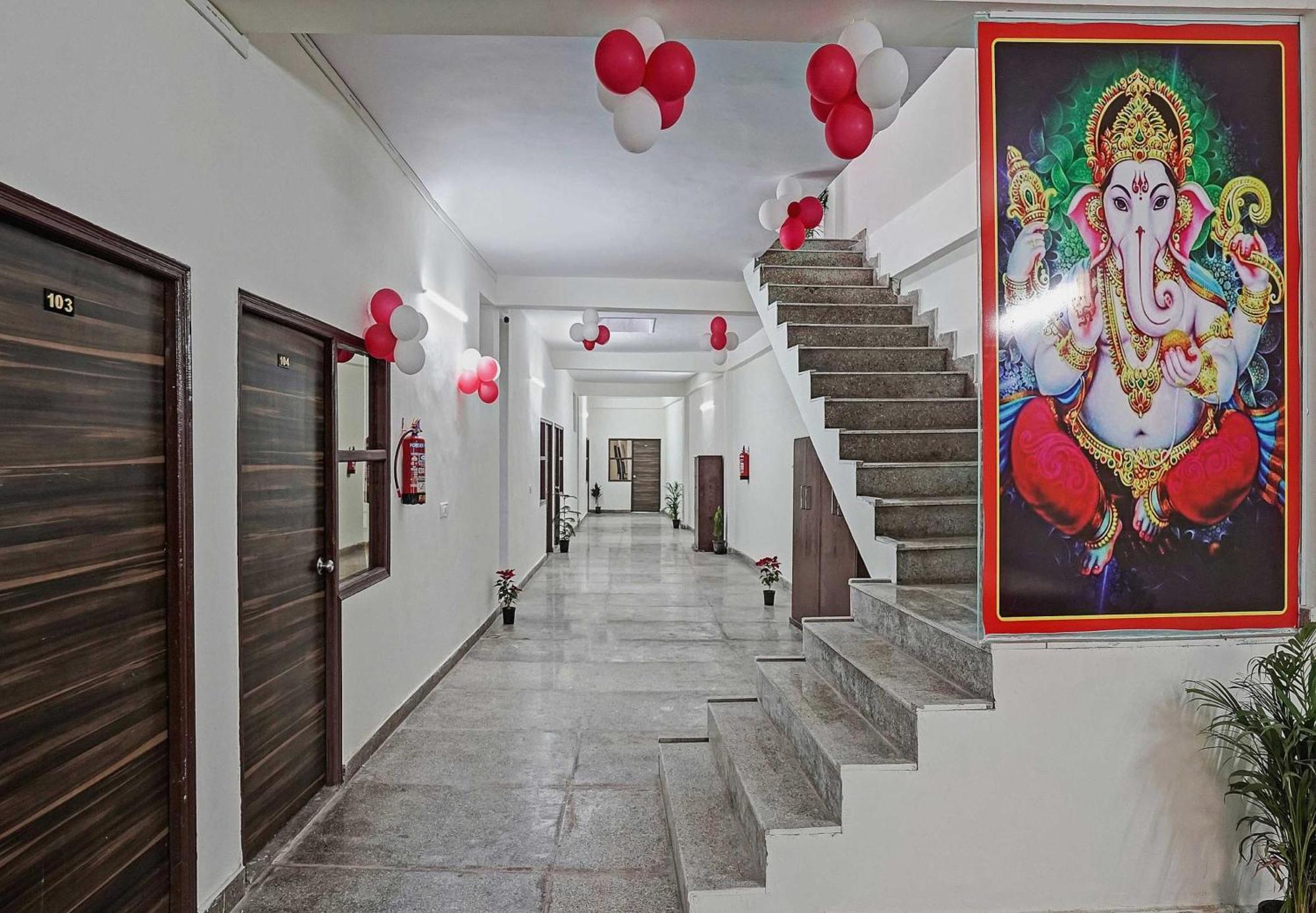 Hotel O Avs Hotel & Restaurant 诺伊达 外观 照片