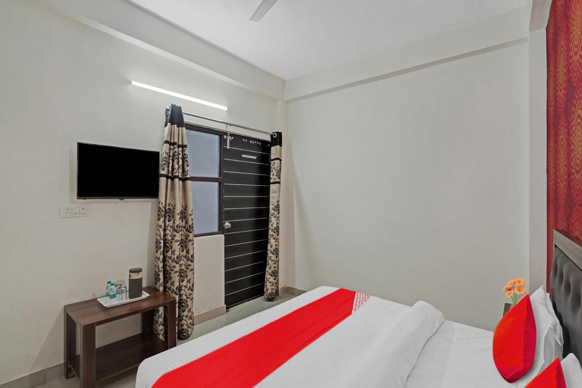 Hotel O Avs Hotel & Restaurant 诺伊达 外观 照片