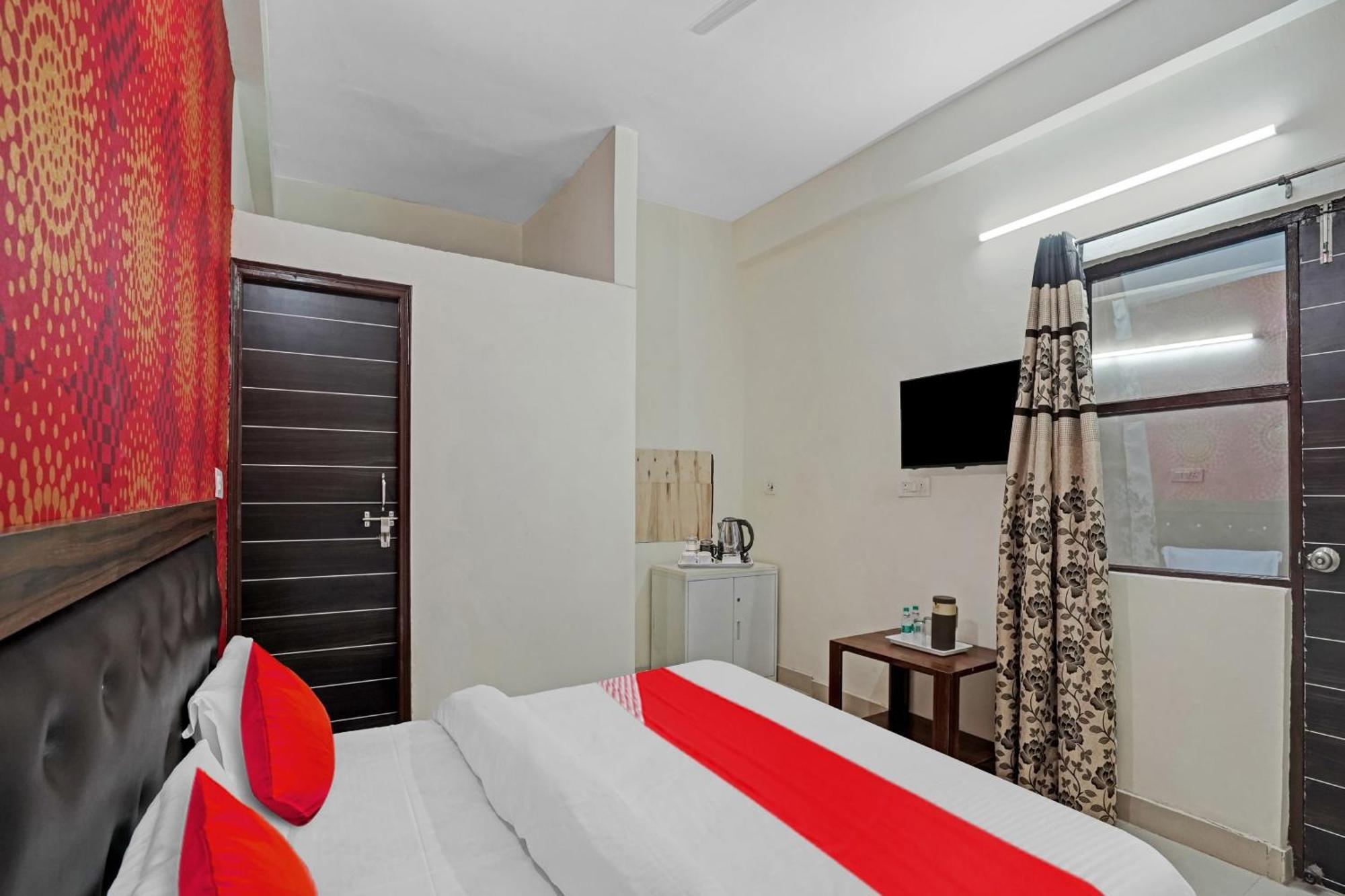 Hotel O Avs Hotel & Restaurant 诺伊达 外观 照片