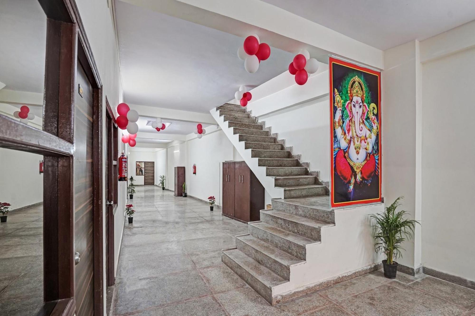 Hotel O Avs Hotel & Restaurant 诺伊达 外观 照片